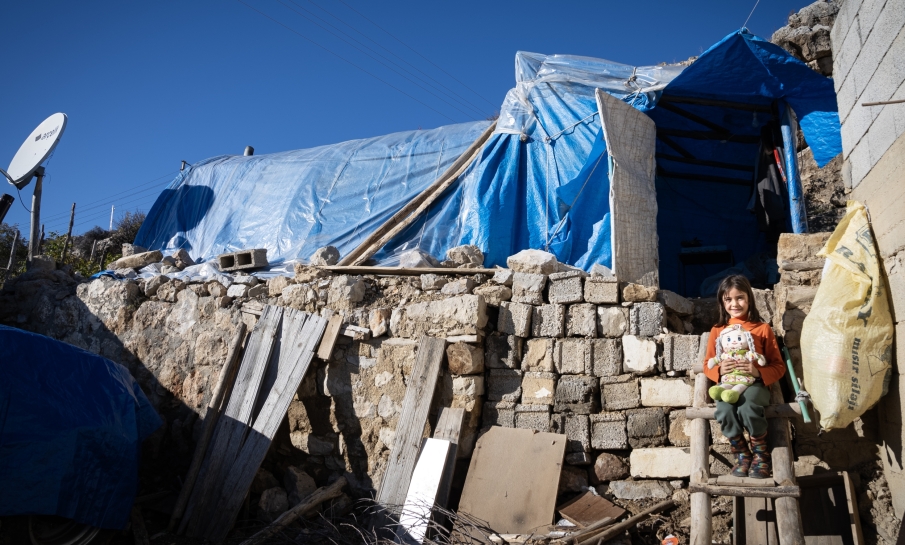 Een jaar na de aardbeving in Turkije en Syrië: nog steeds nijpend gebrek aan onderdak en psychologische hulp